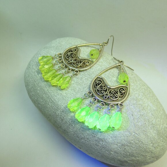 Uranium glass Chandelier earrings - Picture 6 of 10